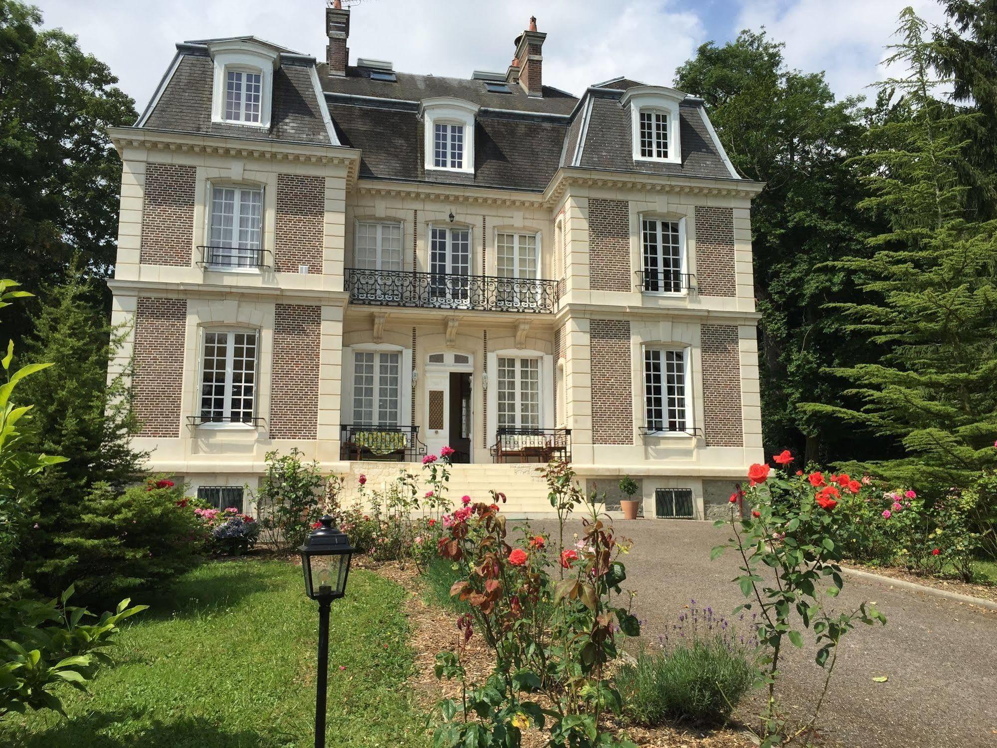 Chateau D'Avesnes - Le Castelet Exterior foto